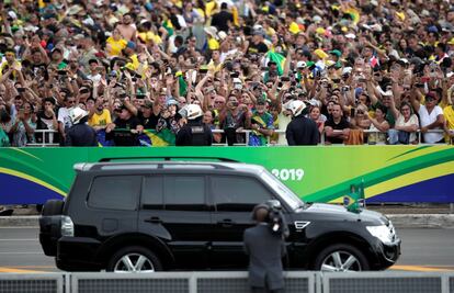 Jair Bolsonario chega à Catebral de Brasília.