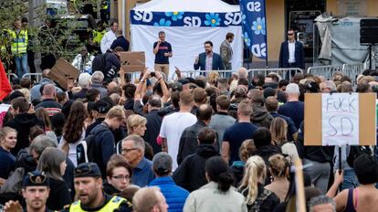 Manifestantes contra os eurofóbicos e xenófobos partido dos Democratas Suecos que, pela primeira vez em sua história, vai conquistar o segundo lugar, segundo as pesquisas