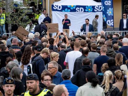 Manifestantes contra os eurofóbicos e xenófobos partido dos Democratas Suecos que, pela primeira vez em sua história, vai conquistar o segundo lugar, segundo as pesquisas