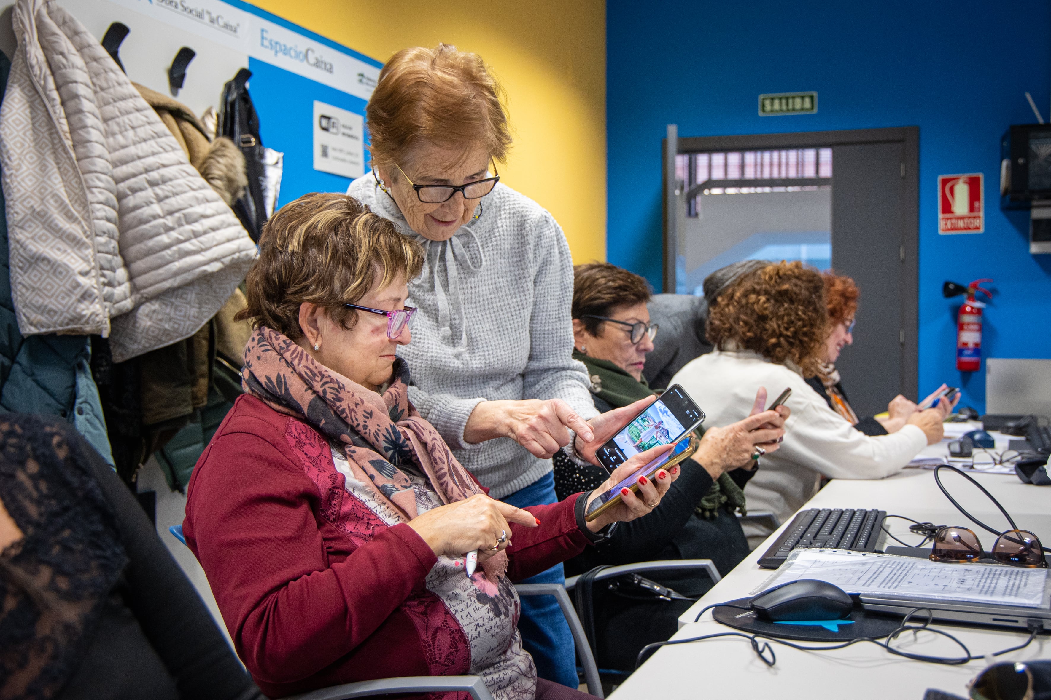 Los nuevos teléfonos para mayores se controlan a distancia