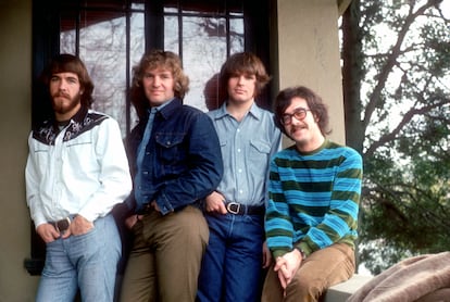 Creedence Clearwater Revival  en 1970. De izquierda a derecha: Doug Clifford, Tom Fogerty, John Fogerty y Stu Cook.