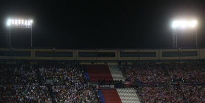 Los seguidores del Atlético y el Juventus en el Calderón