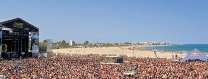 Escenario en la playa en el Arenal Sound, en Buriana, Castell&oacute;n.