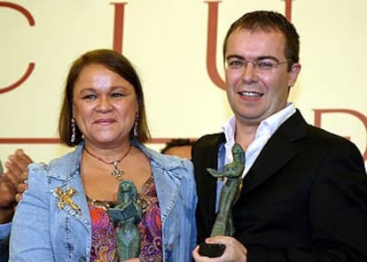 Los escritores Zoé Valdés y Javier Sierra, ganadores de los Premios Ciudad de Torrevieja.