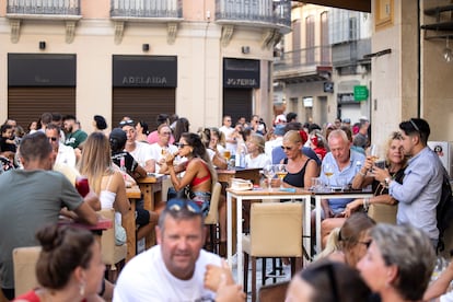 Imágenes de turistas en el centro histórico durante la Feria de Málaga.