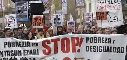 Movimientos ciudadanos protestan en san Sebastián contra los abusos de la banca