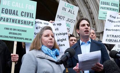 Rebecca Steinfeld y Charles Keidan ante la Corte Suprema, en Londres, en febrero.