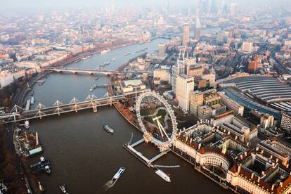 Unas 10.000 perosnas al día pagan 28 euros por dar una vuelta de media hora en el London Eye de Londres (Reino Unido). |