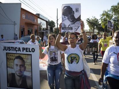 Un grupo de madres participa de un acto contra la violencia policial el pasado 20 de mayo, en Goiânia (Goiás).