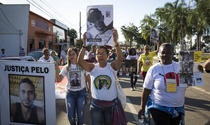 Un grupo de madres participa de un acto contra la violencia policial el pasado 20 de mayo, en Goiânia (Goiás).