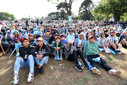 Los aficionados argentinos se reunieron a primera hora de la mañana para ver el partido en Buenos Aires.