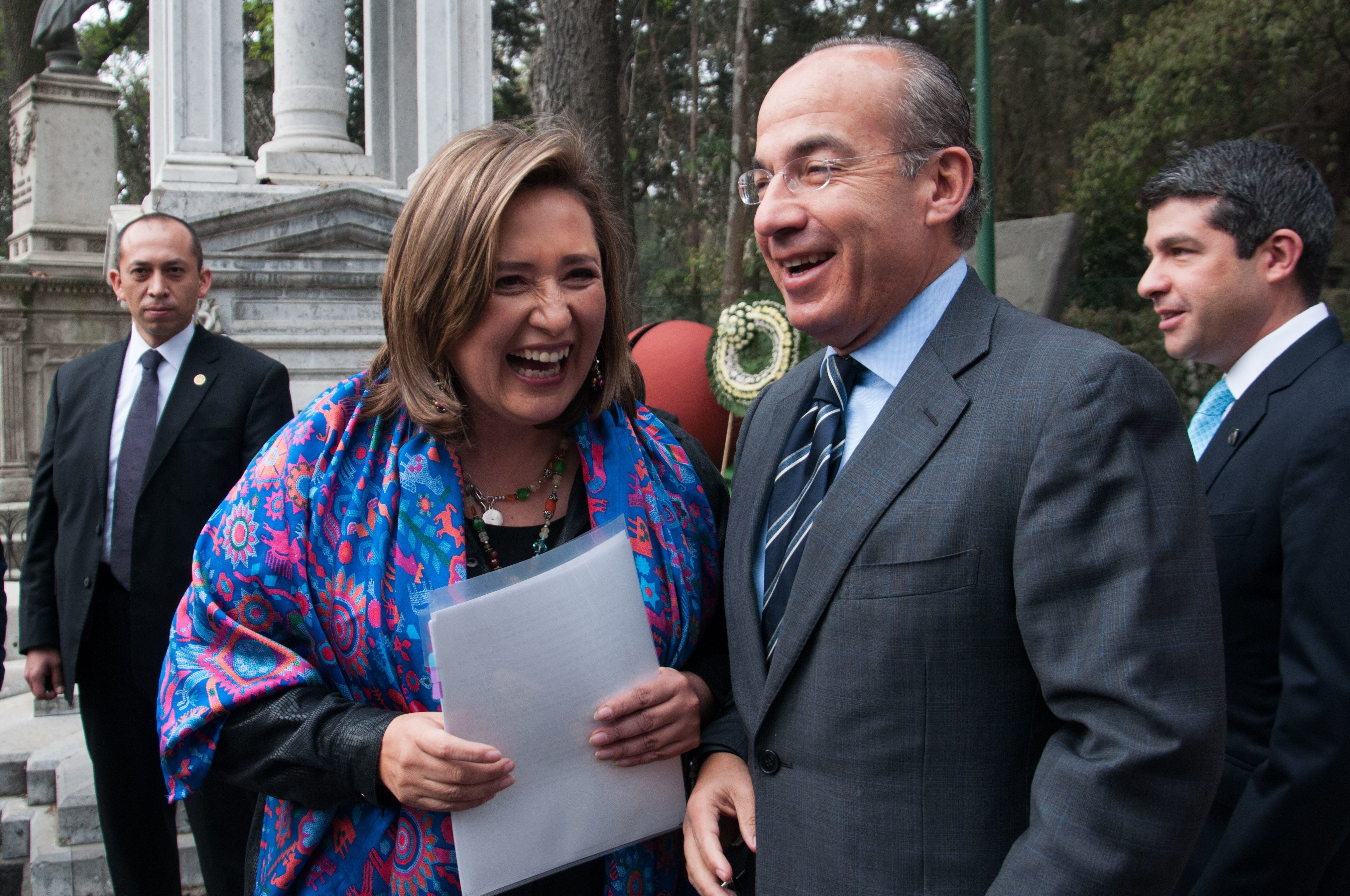  Xóchitl Gálvez y el expresidente Felipe Calderón Hinojosa, durante un evento del Partido Acción Nacional, en Ciudad de México, en 2016.