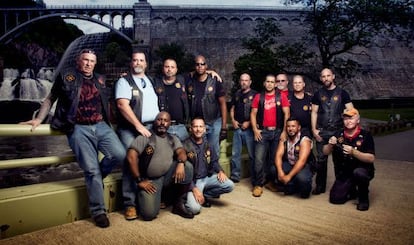 Un grupo de moteros gais fotografiados por Michael Sharkey