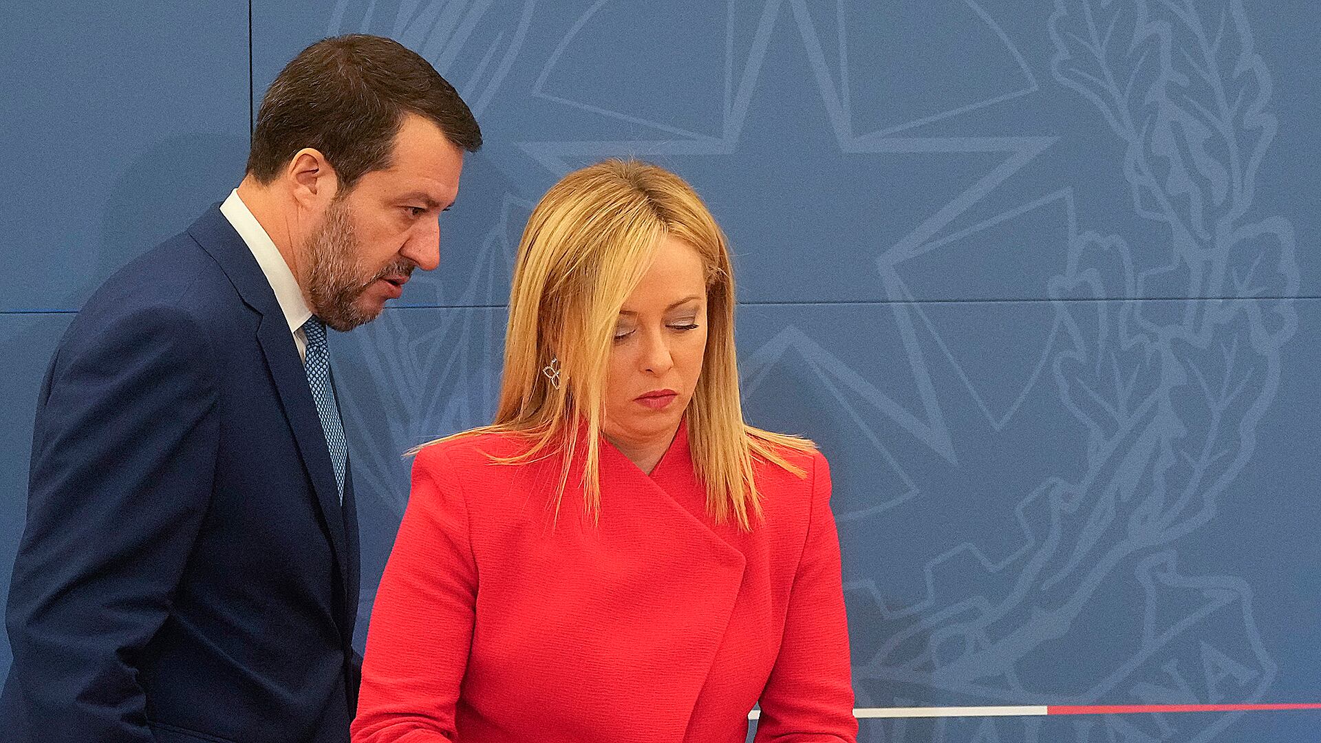 Giorgia Meloni, primera ministra de Italia, y su ministro Matteo Salvini, juntos en Roma en un acto del Gobierno en agosto de 2023.