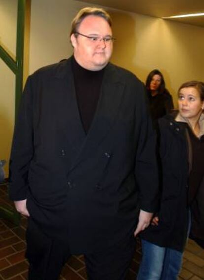 Una fotografía de archivo fechada el 11 de noviembre de 2003 que muestra Kim Smith, también conocido como Kim Dotcom, fundador de la popular página de descargas MegaUpload. EFE/Archivo