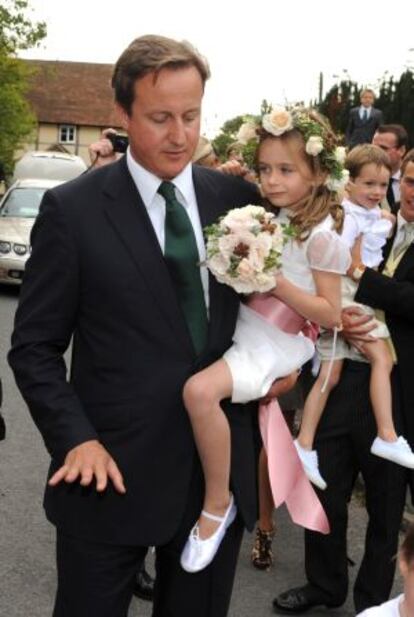 David Cameron con su hija Nancy, en 2009.