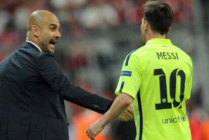 Guardiola saluda a Messi.