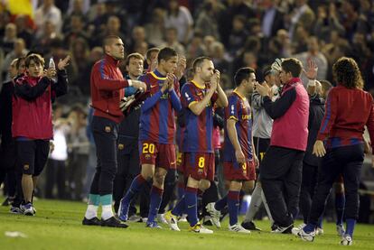 Los jugadores del F. C Barcelona, tras perder la final de la Copa del Rey frente al Real Madrid en Valencia