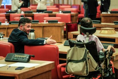 El portavoz de ERC en el Congreso, Gabriel Rufián y el portavoz de Unidas Podemos en el Congreso, Pablo Echenique, durante una reunión de la Junta de Portavoces, este martes.