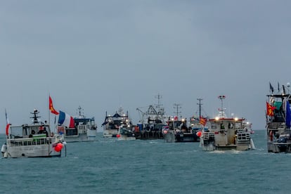 Barcos pesqueros franceses protestaban el jueves frente a la costa de la isla de Jersey.