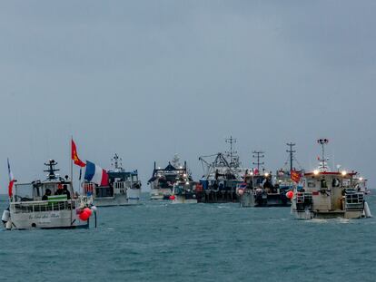 Barcos pesqueros franceses protestaban el jueves frente a la costa de la isla de Jersey.