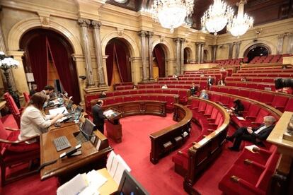 Imagen del hemiciclo del Parlament durante el pleno de este jueves.