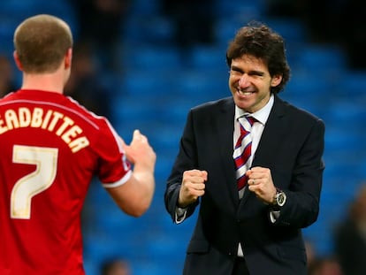 Aitor Karanka (c) celebra junto a un jugador del Middlesbrough.