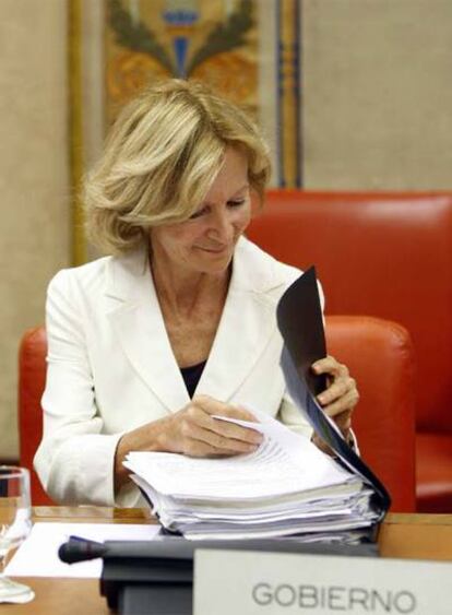 La ministra de Economía, Elena Salgado, durante su comparecencia del miércoles en el Congreso.