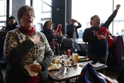 Simpatizantes de Trump celebran la toma de posesin desde un restaurante en Washington. 