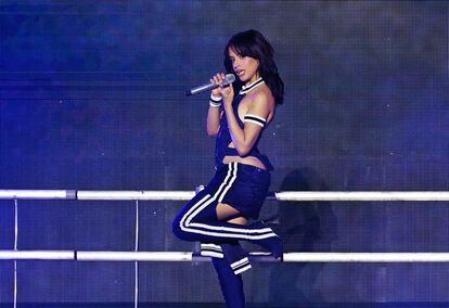 Camila Cabello actuando en el State Farm Arena, el 19 de enero de 2025 en Atlanta, Georgia.