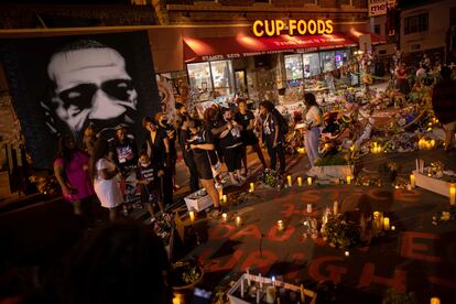 Un acto de duelo en el primer aniversario de la muerte de George Floyd.