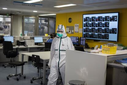 Inside the intensive care area of Barcelona's Vall d’Hebron Hospital.