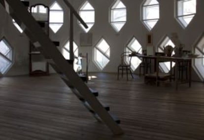 Interior de la Casa Melnikov, en Moscú, en la planta del estudio del arquitecto.