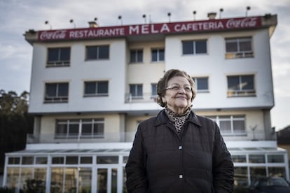 Angélica Naya, 'Geluca', memoria viva de Arteixo, regía el restaurante (hoy cerrado) donde Amancio Ortega desayunó durante años todos los domingos antes de ir a sus fábricas. "Antes aquí no había nada", dice señalando la rotonda de doble altura que se ha colocado a la entrada del polígono de Sabón para intentar paliar los atascos.