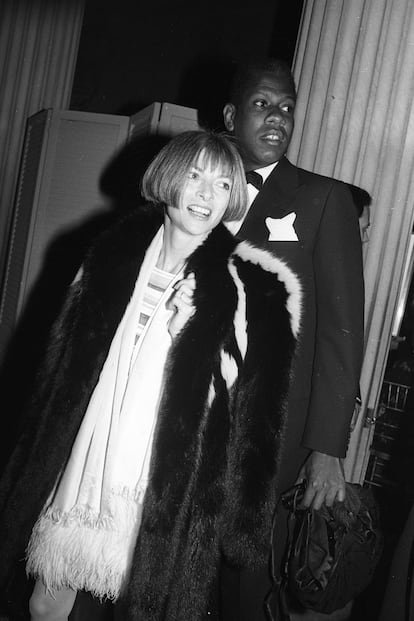 Anna Wintour junto a André Leon Talley en la entrega de premios del CFDA en enero de 1988.