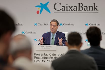 Gonzalo Gortázar, consejero delegado de CaixaBank, durante una rueda de prensa del banco.