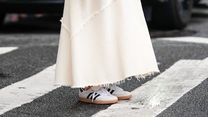 Artículo de EL PAÍS Escaparate sobre las Adidas VL Court 3.0 para mujer en oferta.