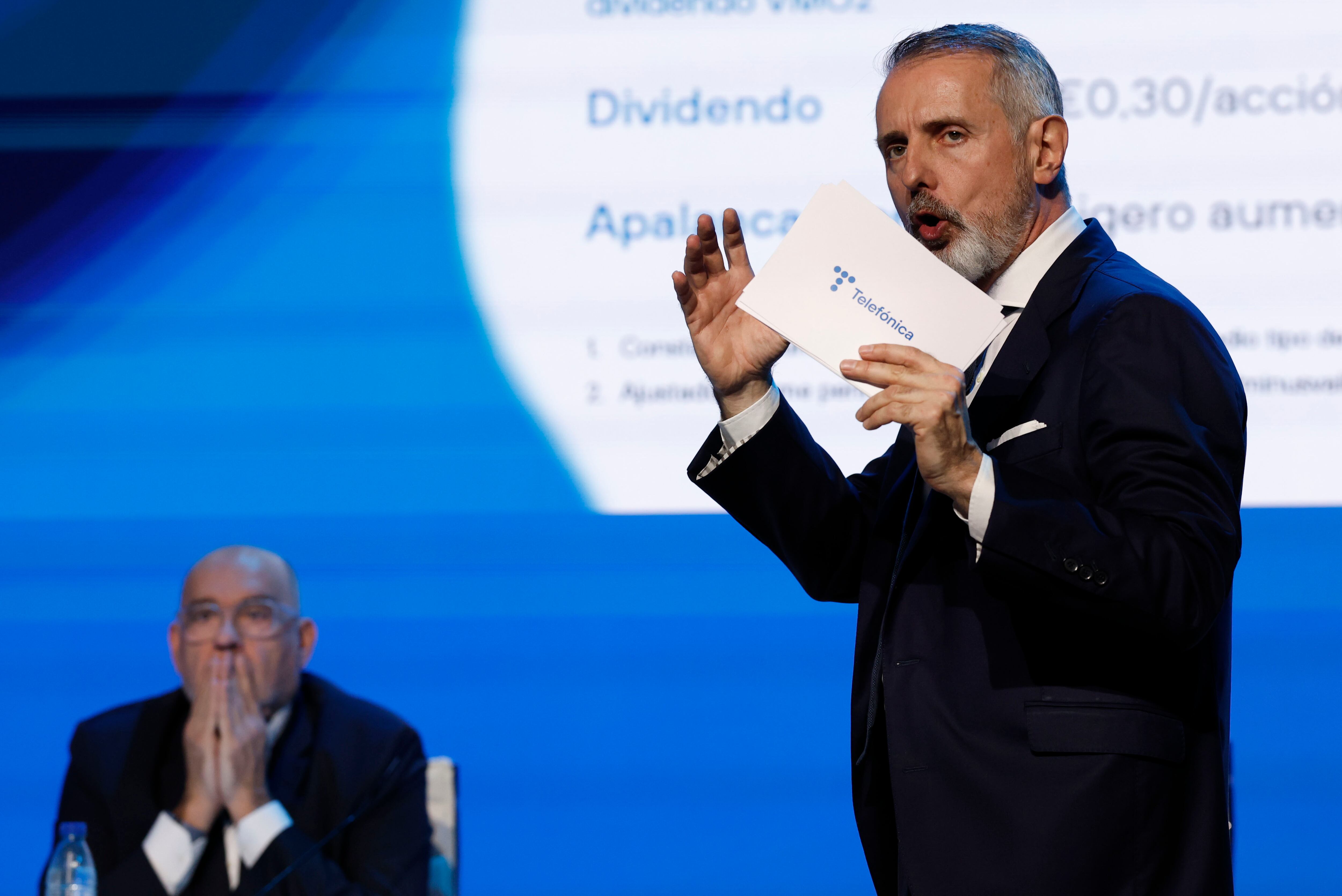 El Gobierno defiende su inversión en Telefónica ante las críticas de la oposición por la caída en Bolsa