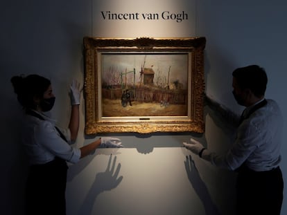 El cuadro de Vincent van Gogh 'Scène de rue à Montmartre' ha sido subastado este jueves en París tras permanecer un siglo sin verse en público.