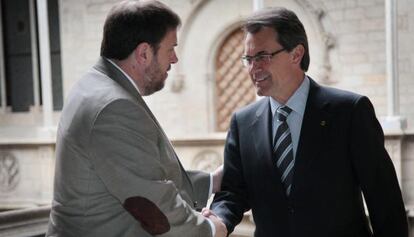 Artur Mas, con el l&iacute;der de ERC, Oriol Junqueras, a la izquierda, en una imagen de archivo. 