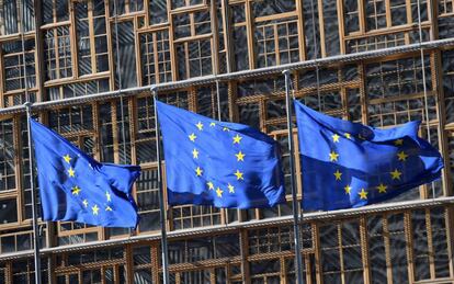 Banderas de Europa frente al edificio del Consejo.