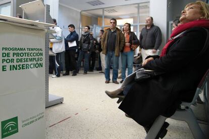 An employment office in Seville province.