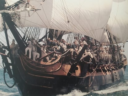 Imagen del rodaje de 'Master and Commander' con la 'Rose' convertida en la 'Surprise'.