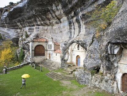 Ermita-gruta de San Bernabé, en la Merindad de Sotoscueva.