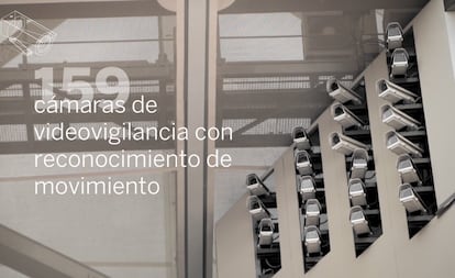 En la sala de control del Wanda Metropolitano nada está improvisado. "El director del evento vela por que todos los elementos que forman parte de un espectáculo estén orquestados de manera correcta", arguye el director de Tecnología y Desarrollo Digital del Atlético de Madrid. Desde los operadores de vídeo, audio e iluminación, hasta los técnicos de soporte y de mantenimiento de infraestructuras cuidan de cada detalle. Y sin lugar a dudas uno de los elementos clave es el control de seguridad. Las 159 cámaras de videovigilancia que hay en el estadio cuentan con reconocimiento de movimiento y detección de comportamiento, explica Abril.