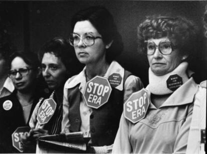 Mujeres anti ERA en la cámara del Senado de Tallahassee, Florida, el 4 de abril de 1979.