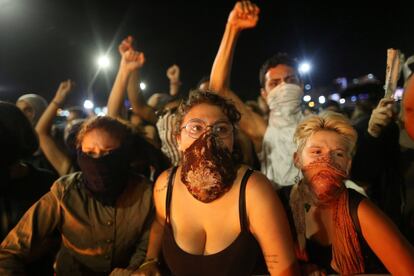 Manifestantes durante ato contra a PEC do Teto em Brasília.