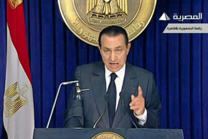 El presidente Hosni Mubarak en el discurso televisado en el que anunció su decisión de pilotar una "transición pacífica" en Egipto.