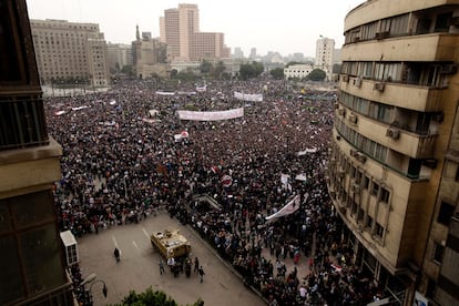 Una marea humana participa en la Marcha del Millón contra Mubarak, en la plaza Tahrir de El Cairo.