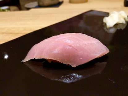 NIGIRI DE PEZ ESPADA CON 35 DÍAS DE MADURACIÓN / CAPEL